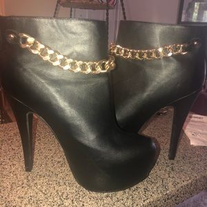 Black Booties Heel W/ Gold Chain